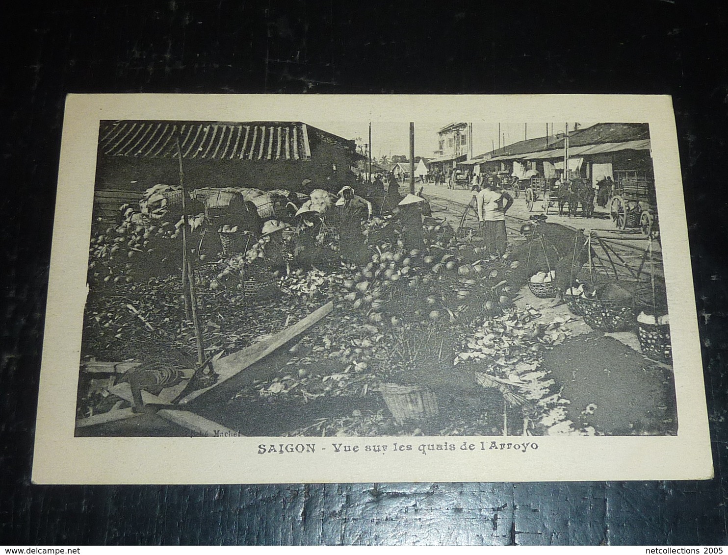 SAIGON - VUE SUR LES QUAIS DE L'ARROYO ET LE MARCHE AVEC FRUIT ET LEGUMES - Viêt-Nam Asie (AC) - Viêt-Nam