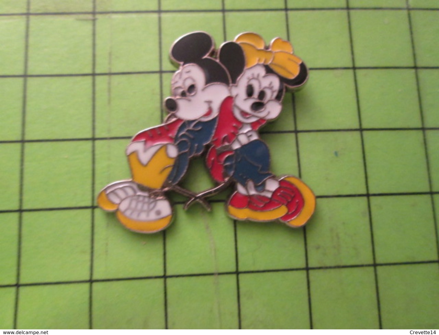 1418c Pin's Pins / Beau Et Rare / THEME DISNEY : DESSIN ANIME DISNEY MICKEY ET MINNIE - Disney