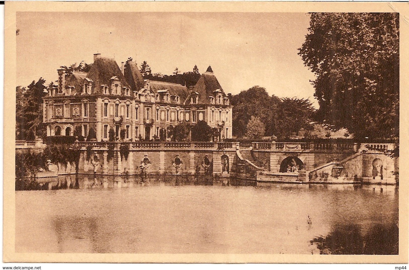 -1E10 --- 79  MAZIERES-EN-GATINE      Le Petit Chêne - Vue De L'Etang  Cachet Postal - Mazieres En Gatine