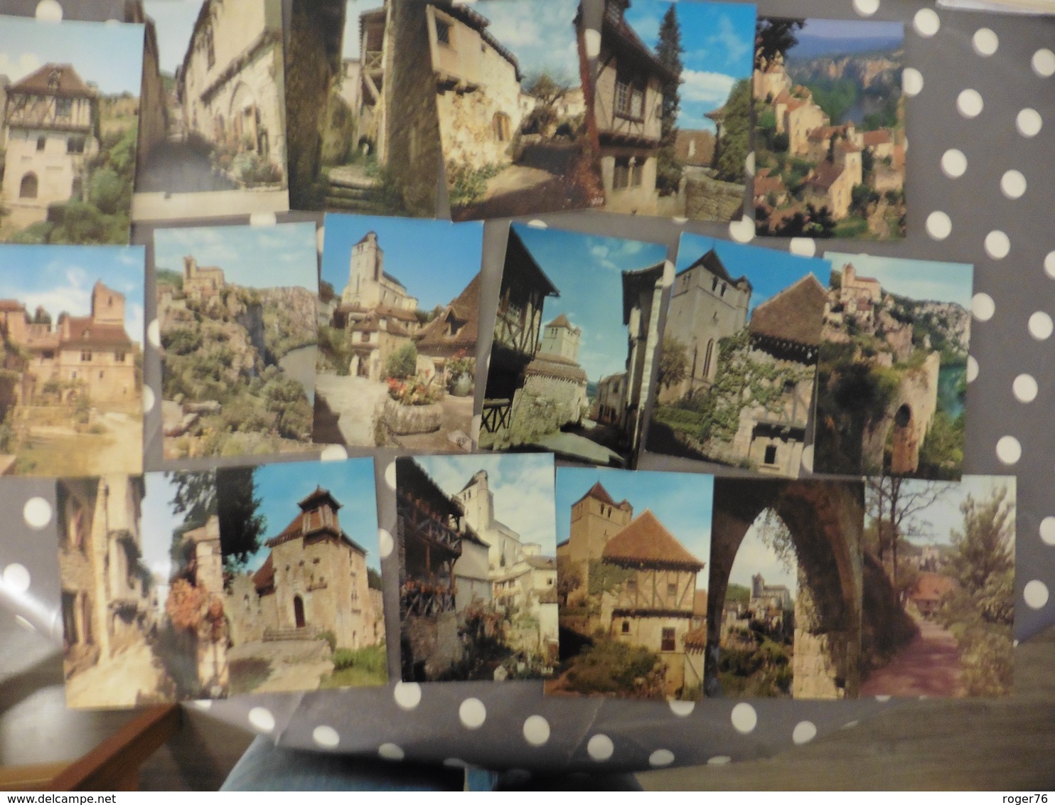 LOT  DE  30 CARTES POSTALES   NEUVES     DE  ST  CIRQ  .LAPOPIE - Saint-Cirq-Lapopie