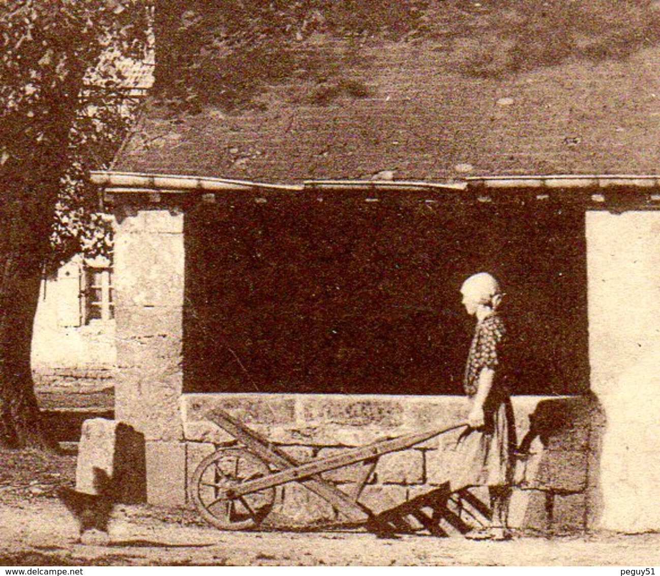 Harnoncourt ( Rouvroy). Paysanne à La Fontaine. - Rouvroy