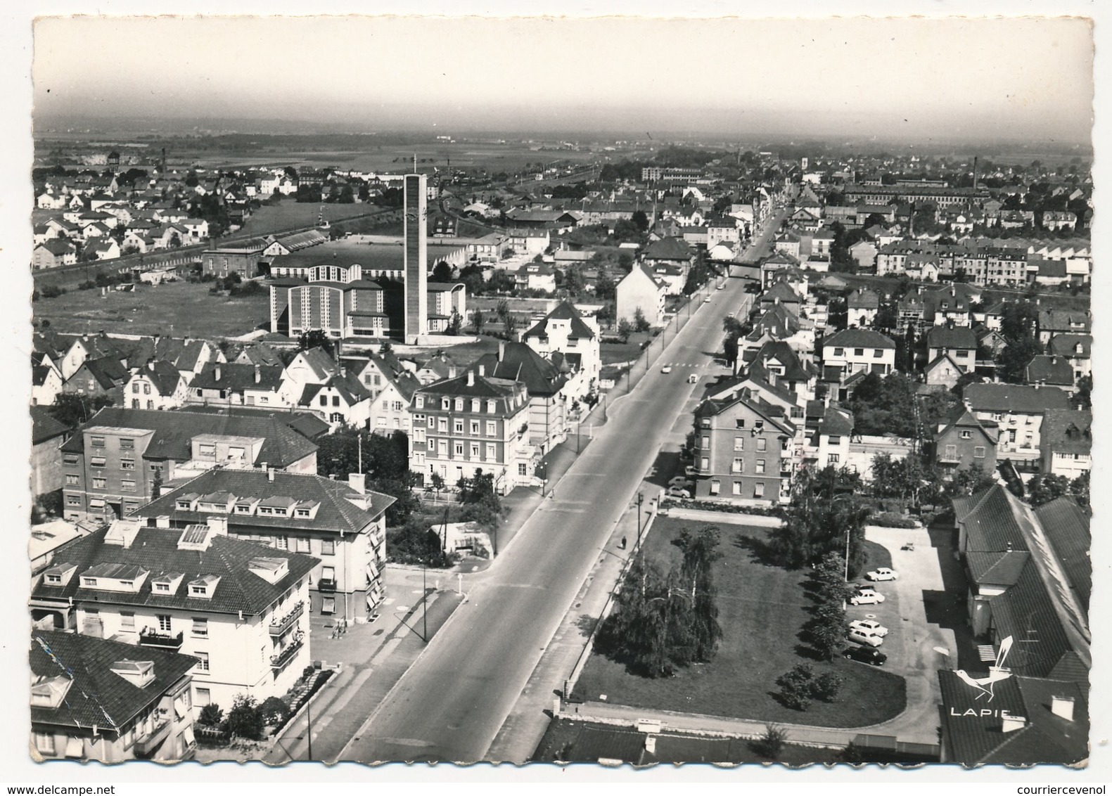 CPSM - SAINT LOUIS (Haut Rhin) - En Avion Au Dessus De ... La Rue De Bâle Et L'Eglise N.D. De La Paix - Saint Louis