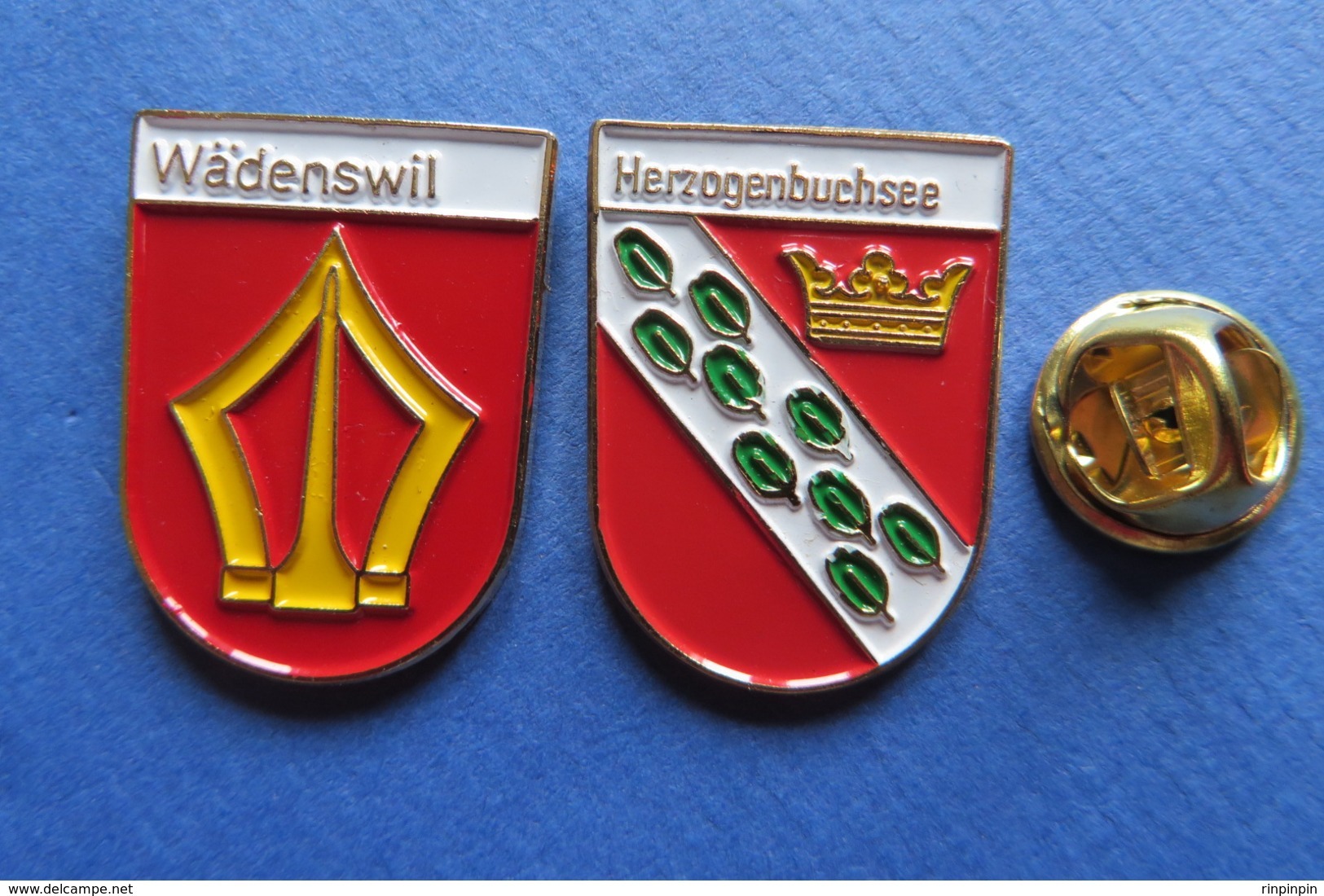 2 Pin's, Ville,Village, WÄDENSWIL,HERZOGENBUCHSEE, Blason, Suisse, Wappen - Cities