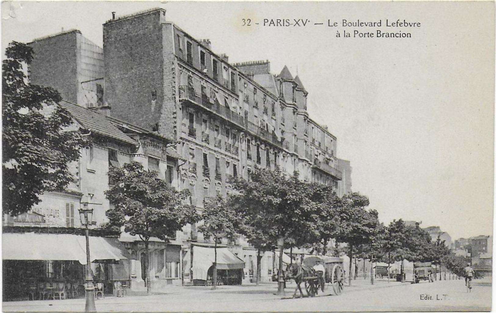 Le Boulevard Lefebvre à La Porte Brancion - Arrondissement: 15