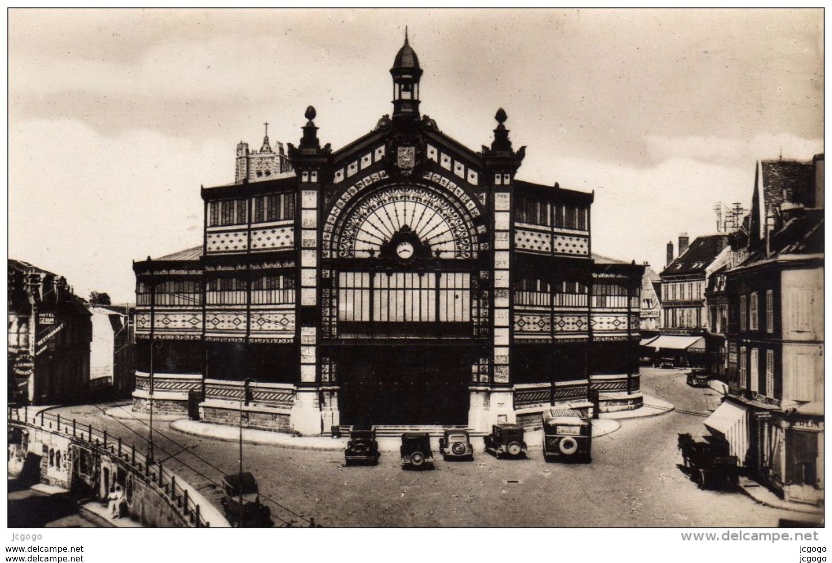 AUXERRE Le Marché Couvert - Auxerre