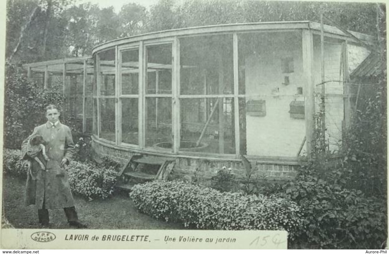 Lavoir De Brugelette Une Volière Au Jardin (Coin Su Gauche Plié) - Brugelette