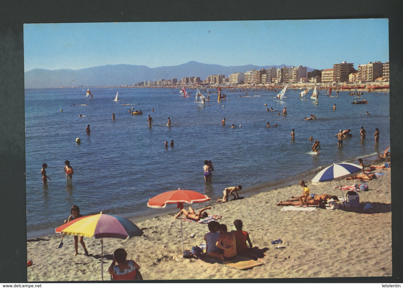 CPM: 66 - CANET St NAZAIRE EN ROUSSILLON - LA PLAGE, AU LOIN LES ALBÈRES - - Canet En Roussillon