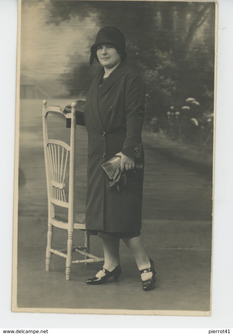 FEMMES - FRAU - LADY - MODE - CHAPEAUX - Belle Carte Photo Portrait Femme élégante Prise à PARIS En 1925 Par CHAMBERLIN - Mode