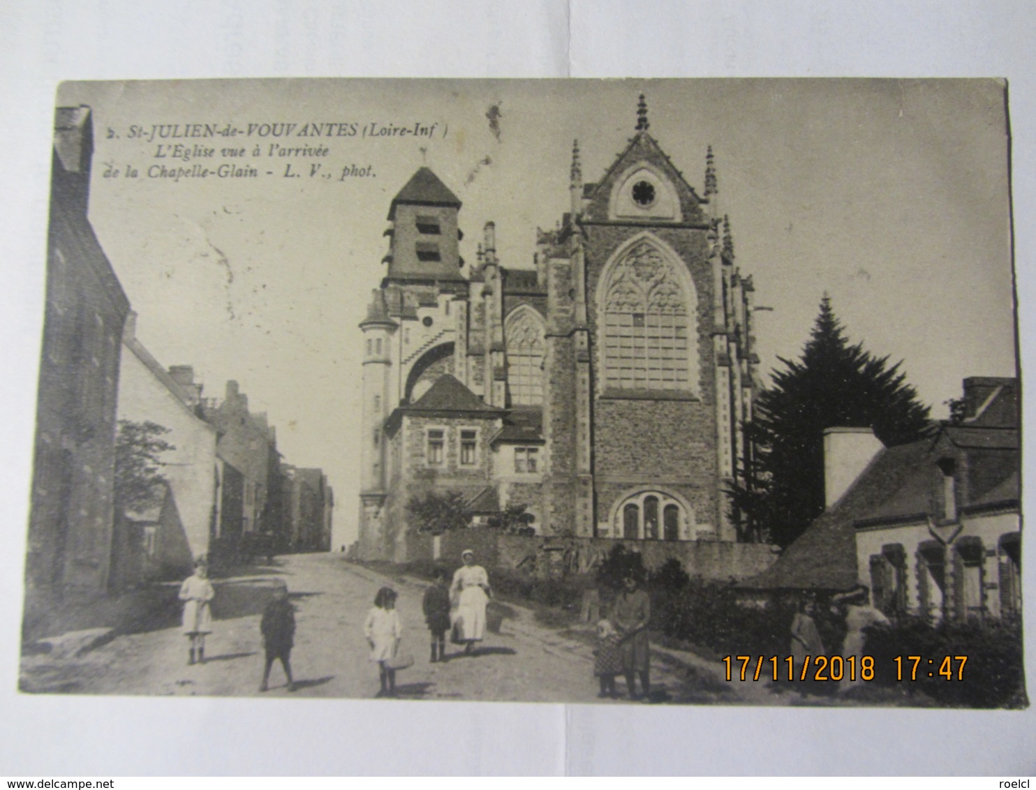 Cpa SAINT JULIEN DE VOUVANTES (44) L'église Vue à L'arrivée De La Chapelle-Glain - Saint Julien De Vouvantes