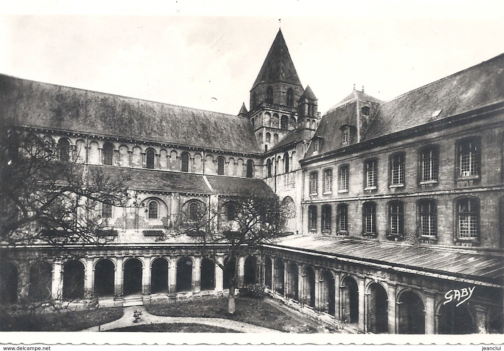 CPSM FORMAT CPA .42. CAEN . LE CLOITRE . INTERIEUR DU LYCEE   . CARTE NON ECRITE - Caen