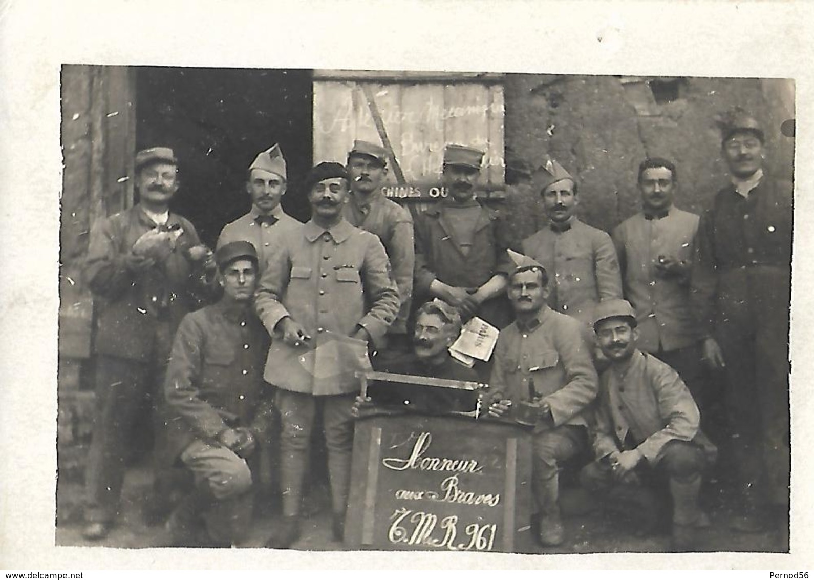 Carte Photo Non Située  Militaires Guerre 1914 1918 Mécaniciens Lampe à Souder TMR 961 - Other Wars