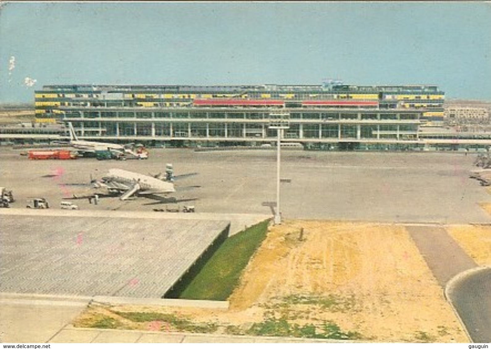 CPM - PARIS ORLY - AEROPORT - L'aérogare - Edition P.L. - Aérodromes