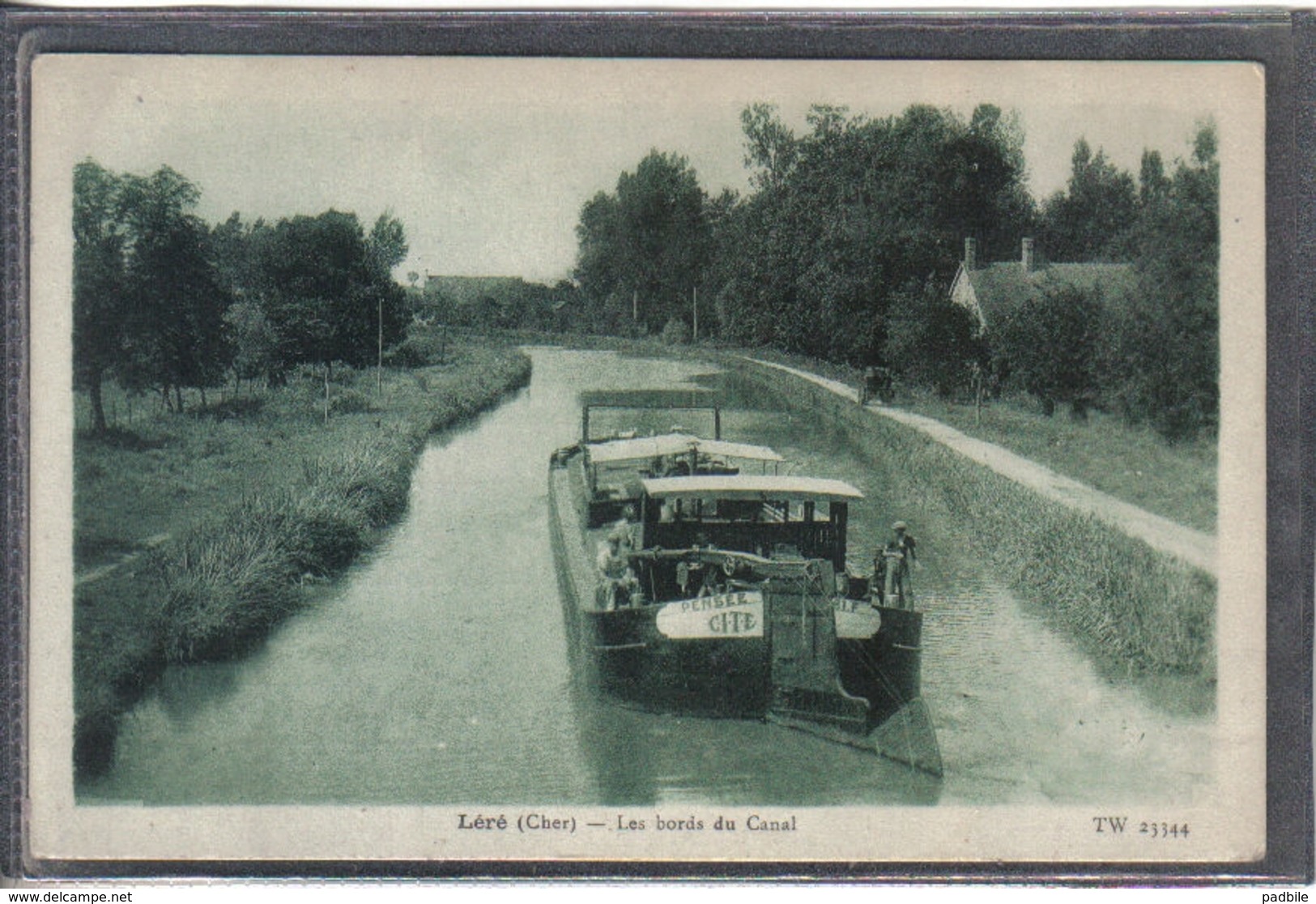 Carte Postale 18. Léré  Péniche Sur La Canal  Très Beau Plan - Lere