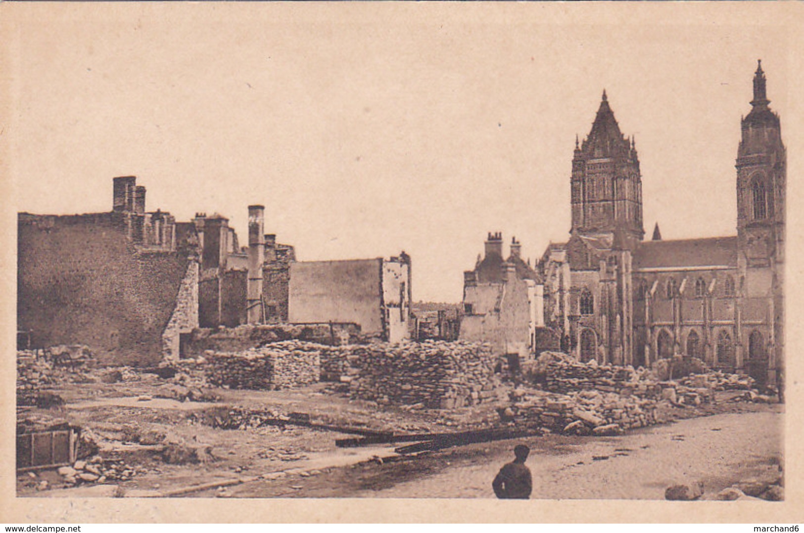 Manche Coutances L église Saint Pierre Ruines De La Guerre 1940 éditeur Cap N°9 - Coutances