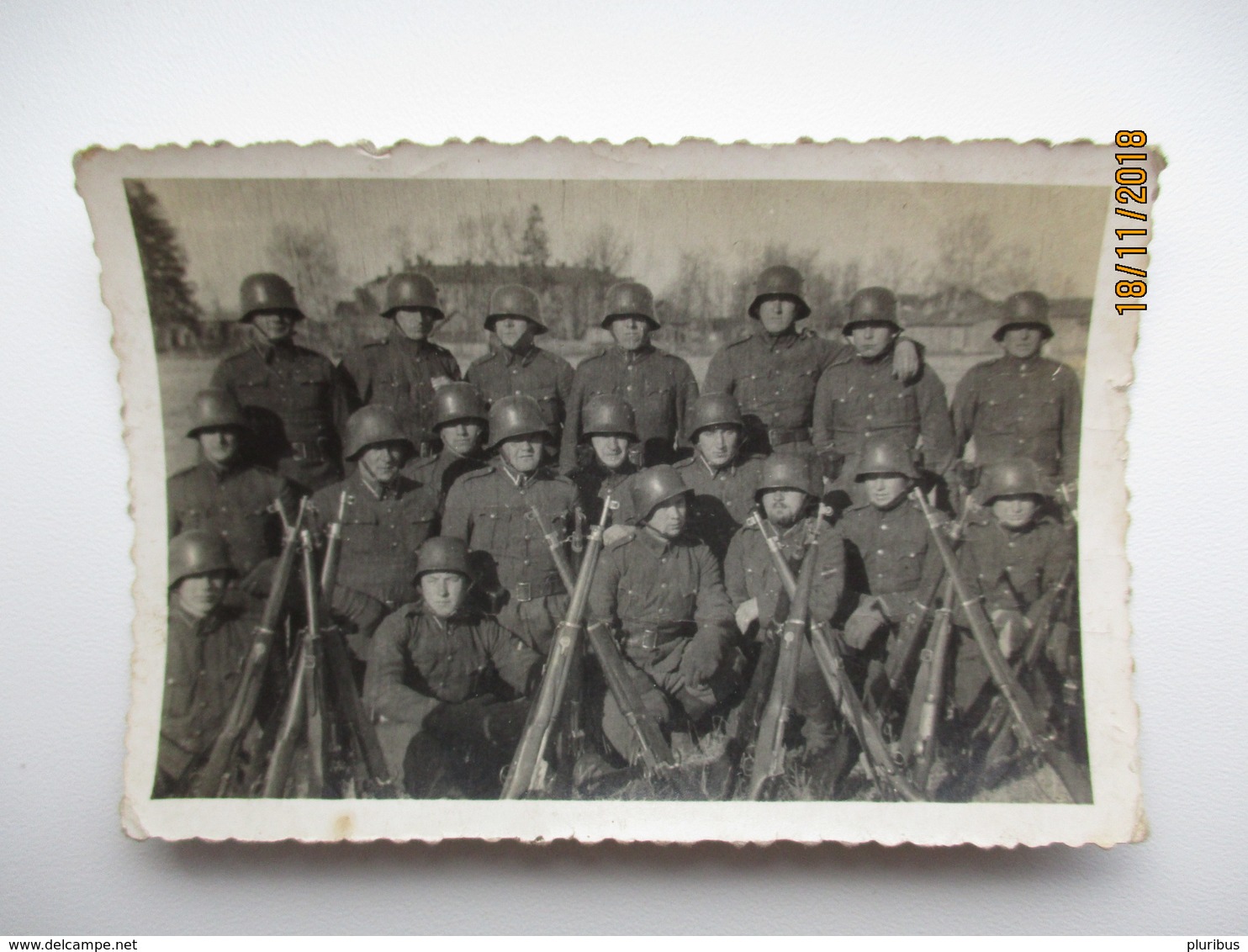 WW II GERMAN ARMY LATVIA , LATVIAN BATTLE UNIT WITH RIFLES  , SMALL SIZE REAL PHOTO , 0 - Guerre 1939-45