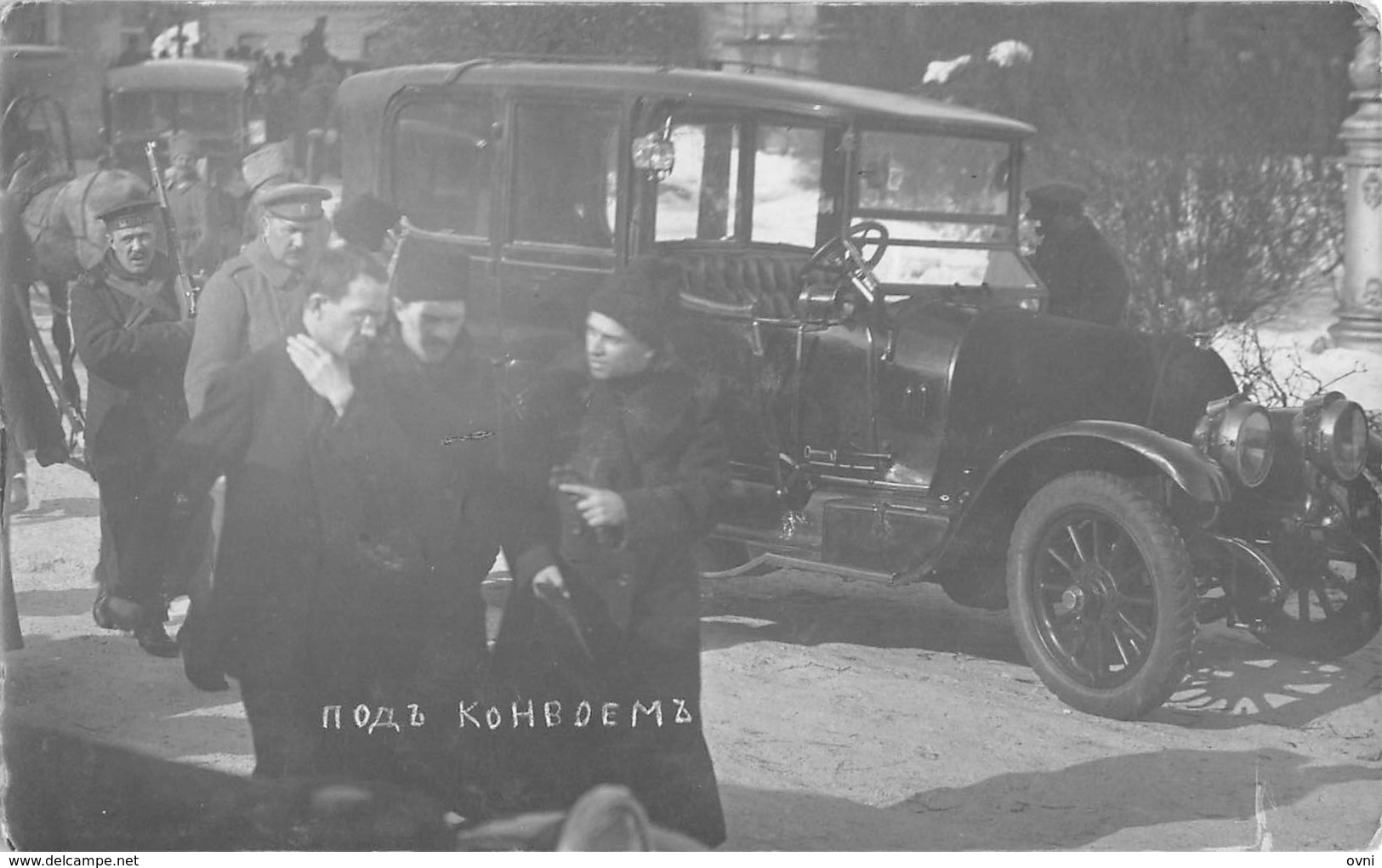 CPA Photo  RUSSIE   Voiture  Révolution 1917 - Russia