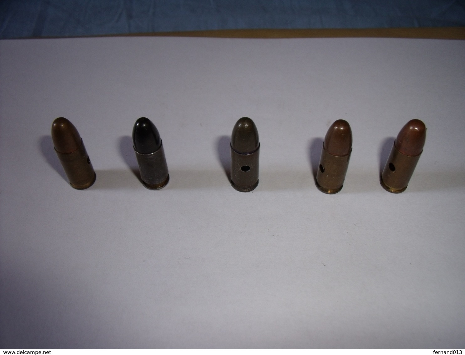 4 Munitions Diverses 9mm Para: Française - Anglaise Et USA (Neutralisées !) - Armes Neutralisées