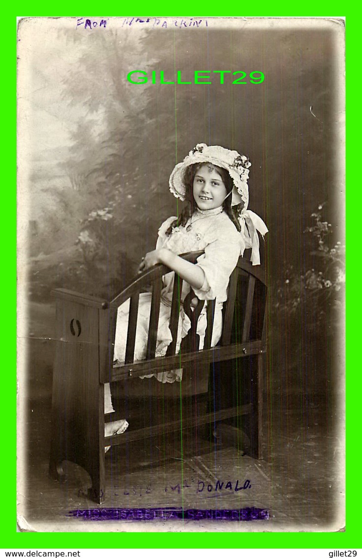 ENFANTS - UNE JEUNE FILLE SUR UN BANC - CIRCULÉE EN 1916 - J. BAMBRIDGE - - Portretten