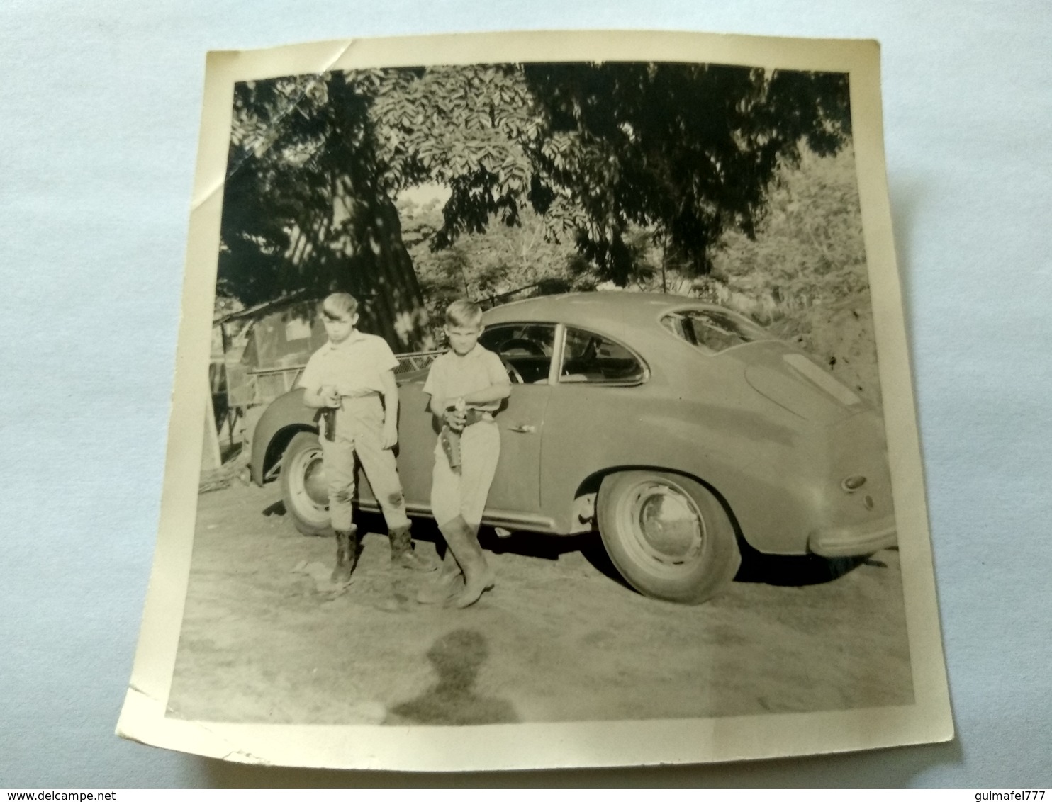 Portugal / Angola / Other Country? Photo  9 Cm X 9 Cm - Old Car And People. Defect, - Cars