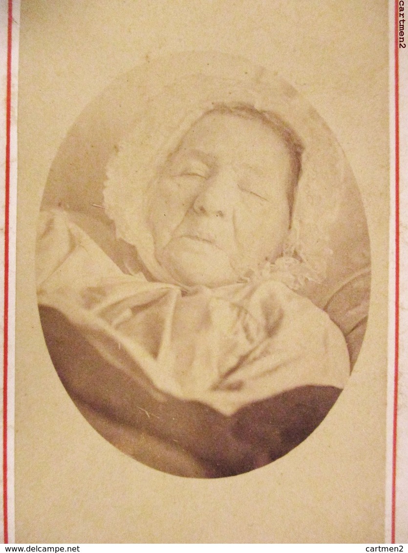 POST-MORTEM PHOTOGRAPHIE CDV FEMME SUR SON LIT DE MORT DECES DEAD - Antiche (ante 1900)