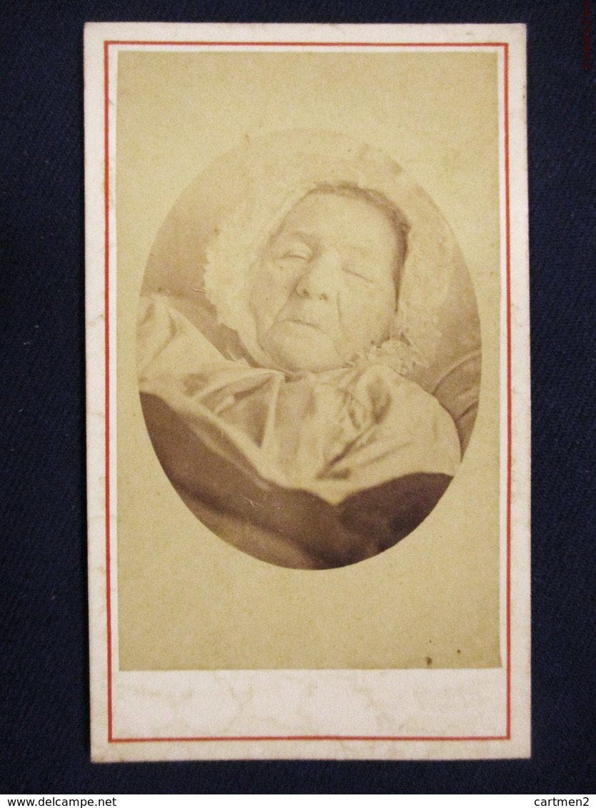 POST-MORTEM PHOTOGRAPHIE CDV FEMME SUR SON LIT DE MORT DECES DEAD - Antiche (ante 1900)