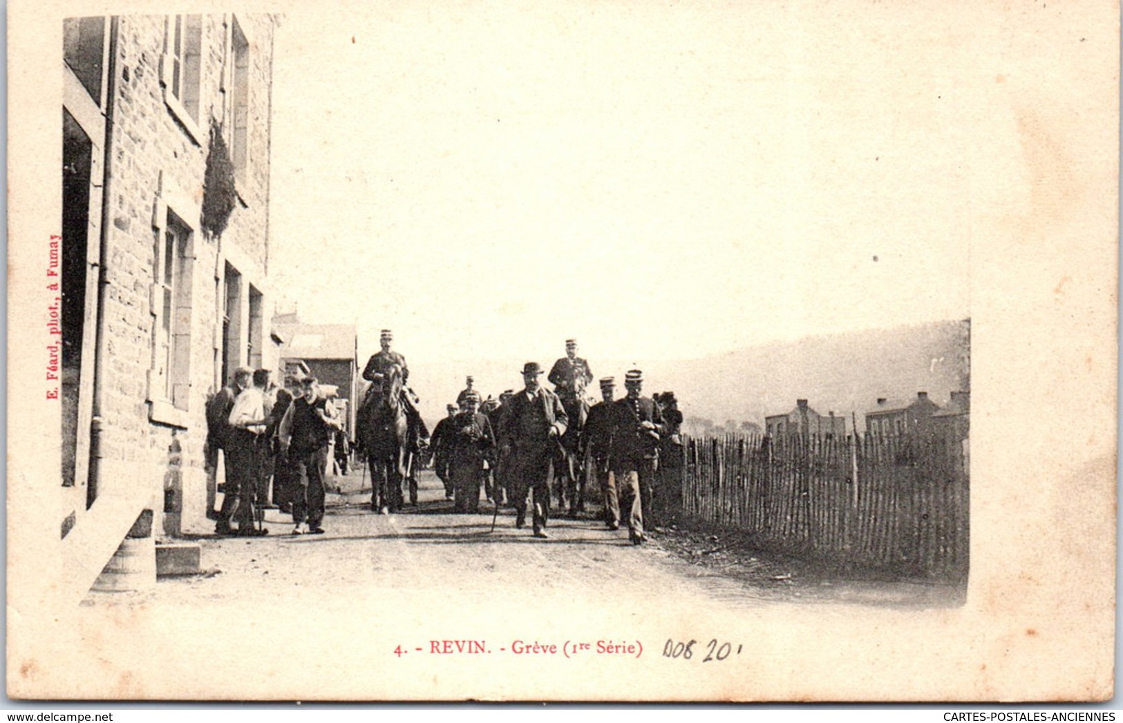 08 REVIN - Gendarmes Pendant La Grève - Revin