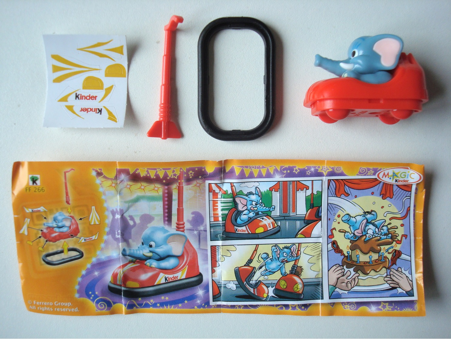 Kinder FF 266 Elephant Sammy Auto Tamponneuse, Avec Bpz. - Familles