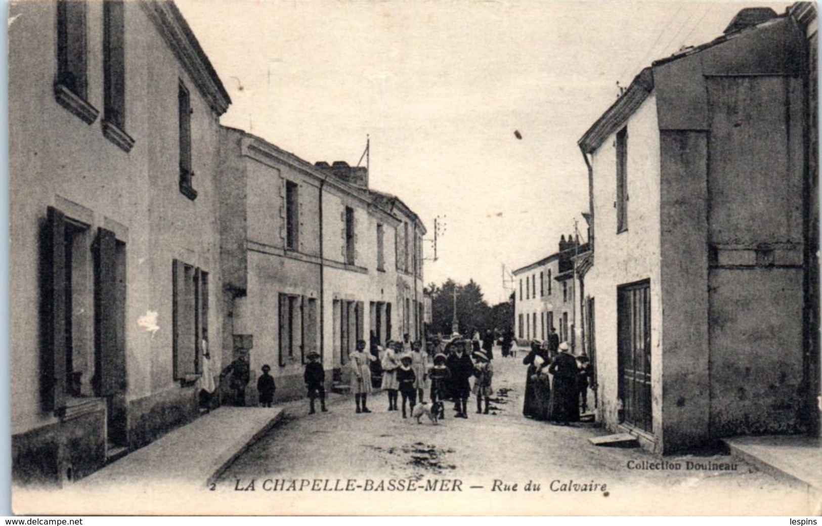 44 - La CHAPELLE BASSE MER -- Rue Du Calvaire - La Chapelle Basse-Mer