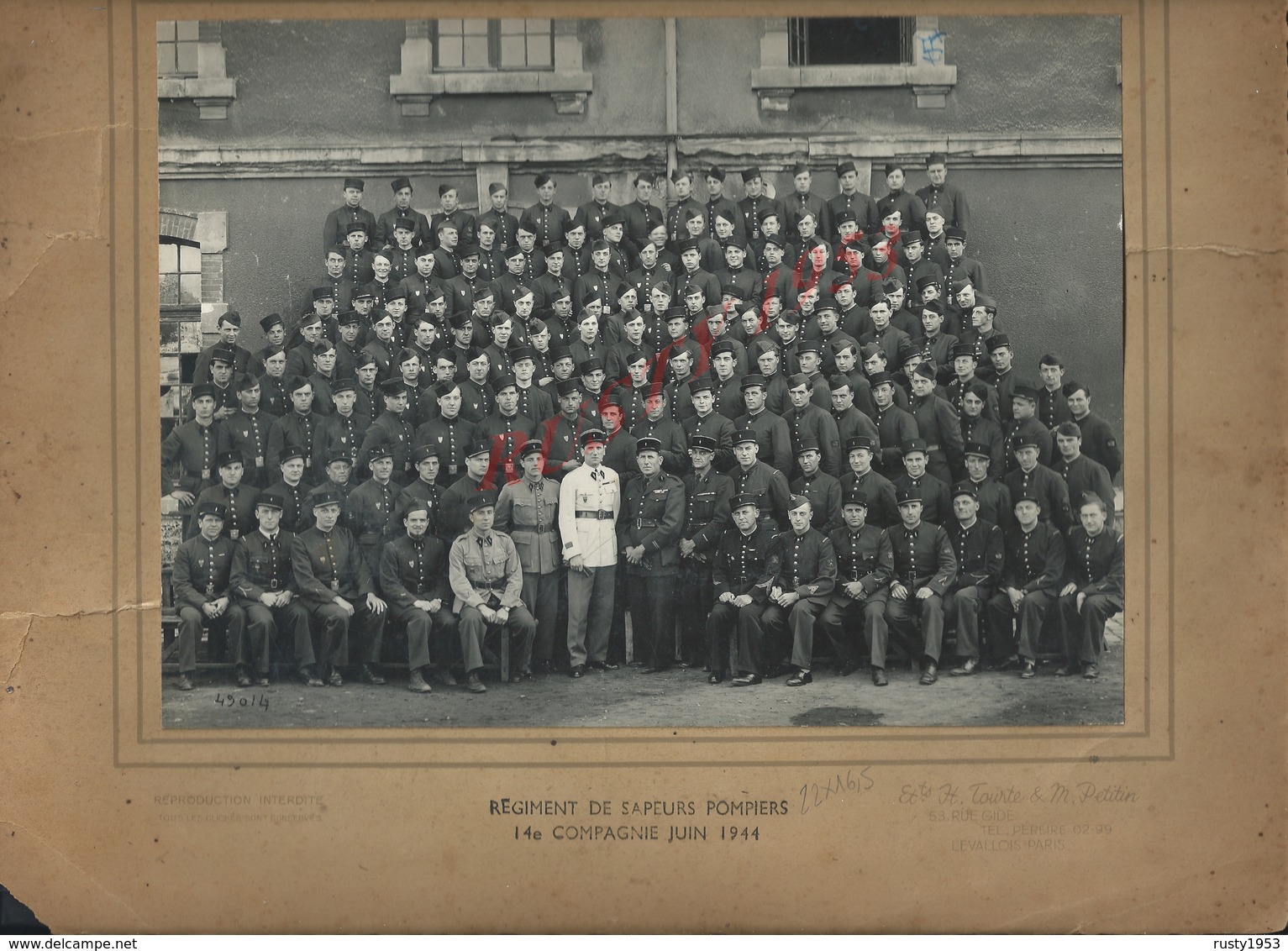 MILITARIA PHOTO 22X16,5 MILITAIRE Rég SAPEURS POMPIERS 14e Cp 1944 PHOTO H TOURTE & M PETITIN RUE GIDE LEVALOIS PARIS : - Pompiers