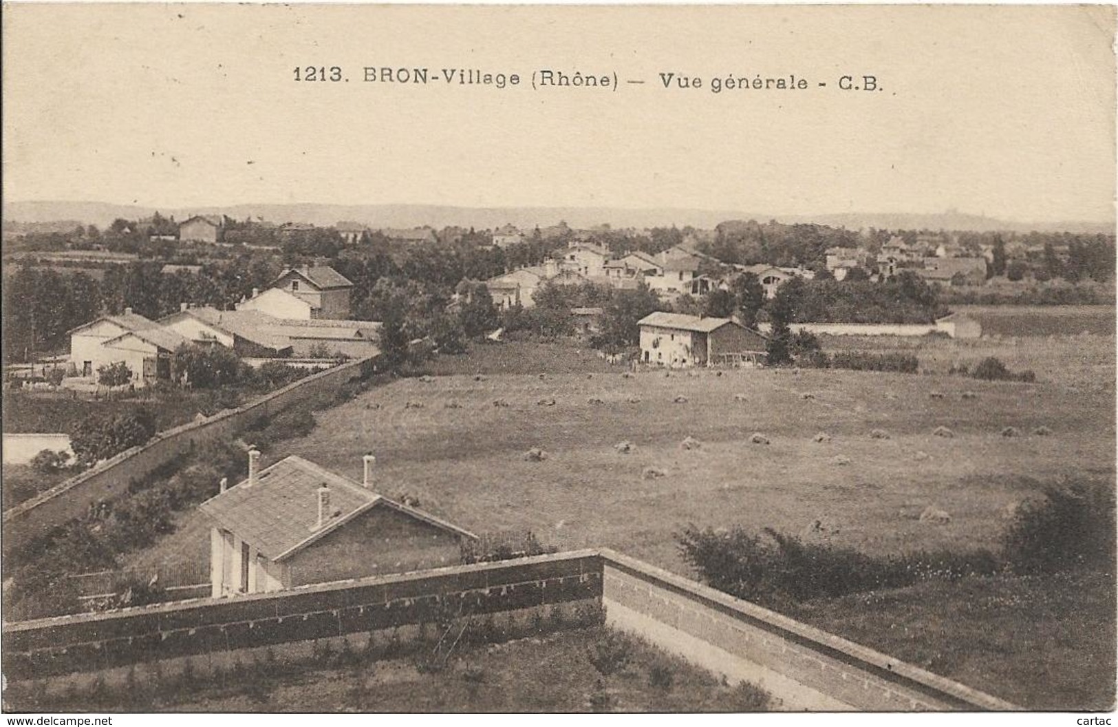 D69 - BRON-VILLAGE - VUE GENERALE - Au Verso Cachet Militaire - Bron