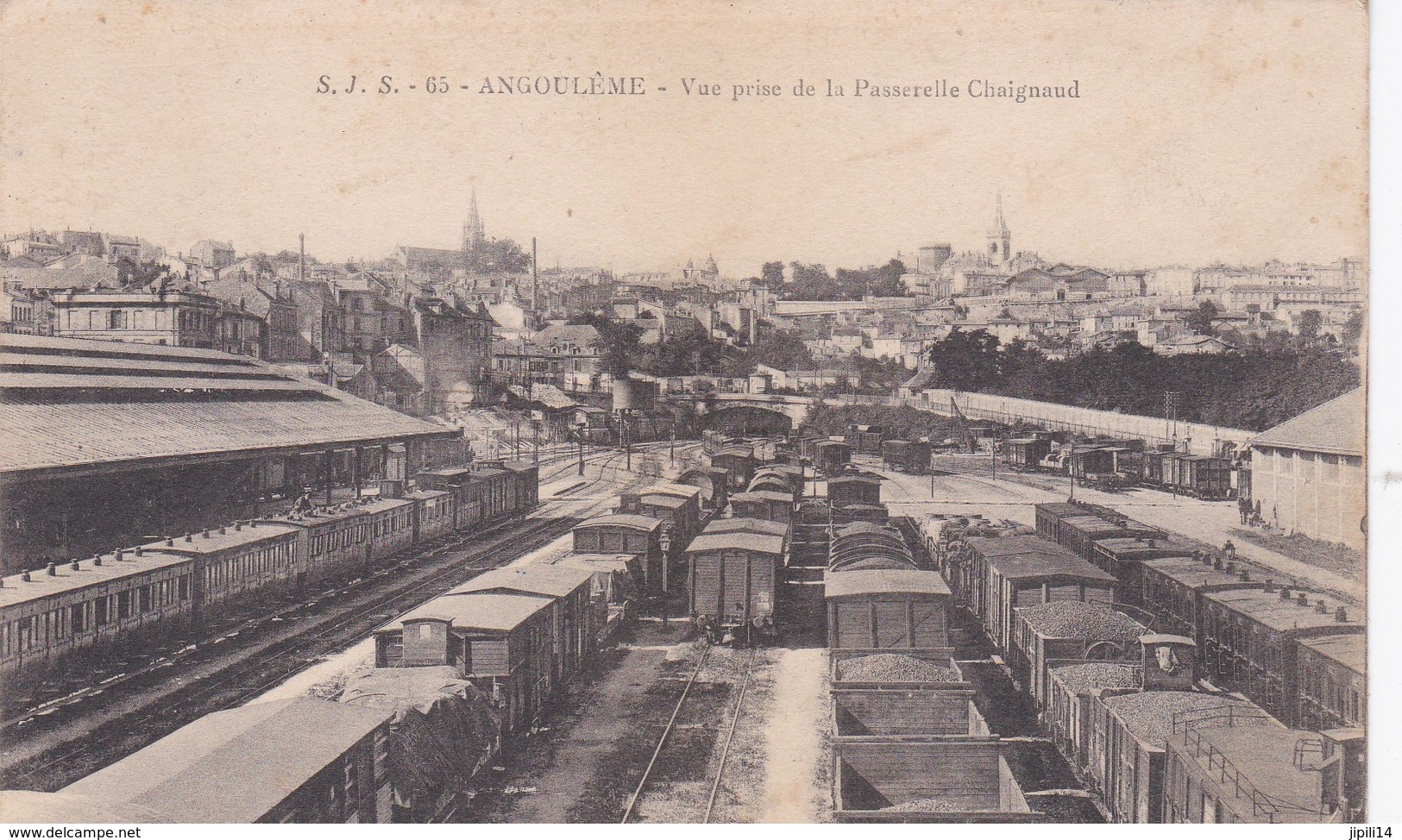 ANGOULEME VUE PRISE DE LA PASSERELLE CHAIGNAUD TRAINS WAGONS  TAMPON MILITAIRE AU DOS 2 SCANS  ACHAT IMMEDIAT - Angouleme