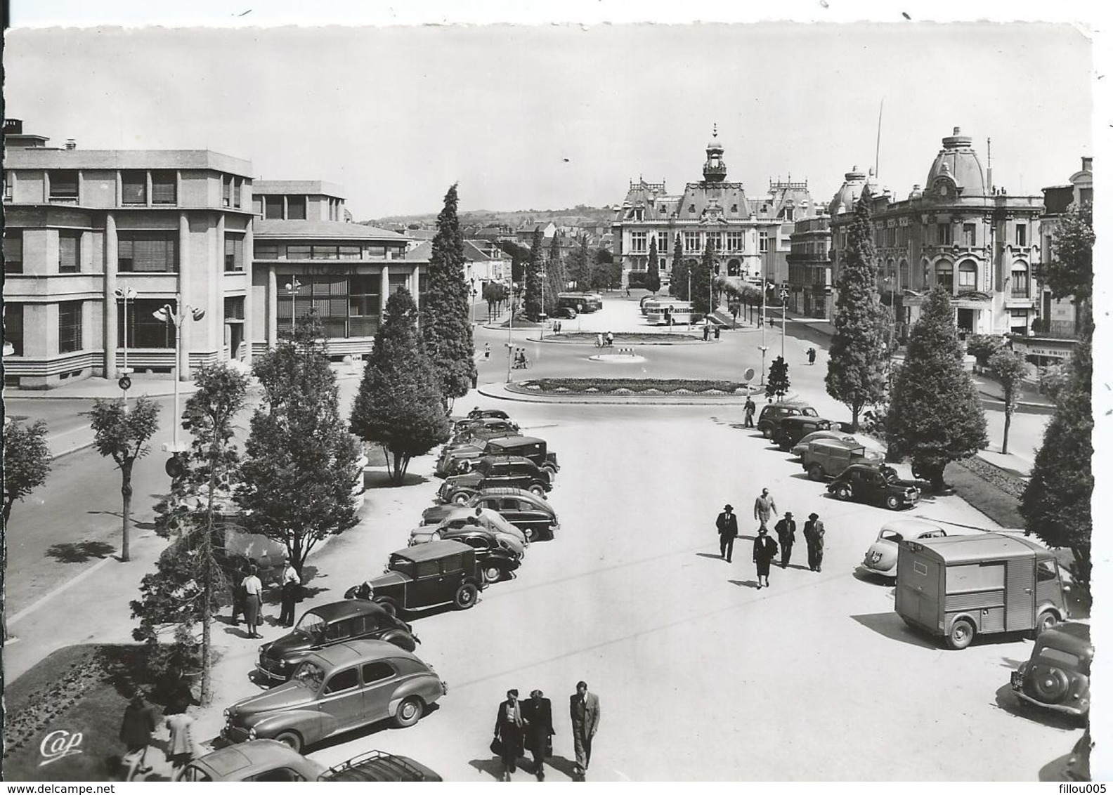 03 VICHY  (ALLIER) ..PLACE. AUTOMOBILES..CITROËN TUB, TRACTION..RENAULT..C2932 - Vichy