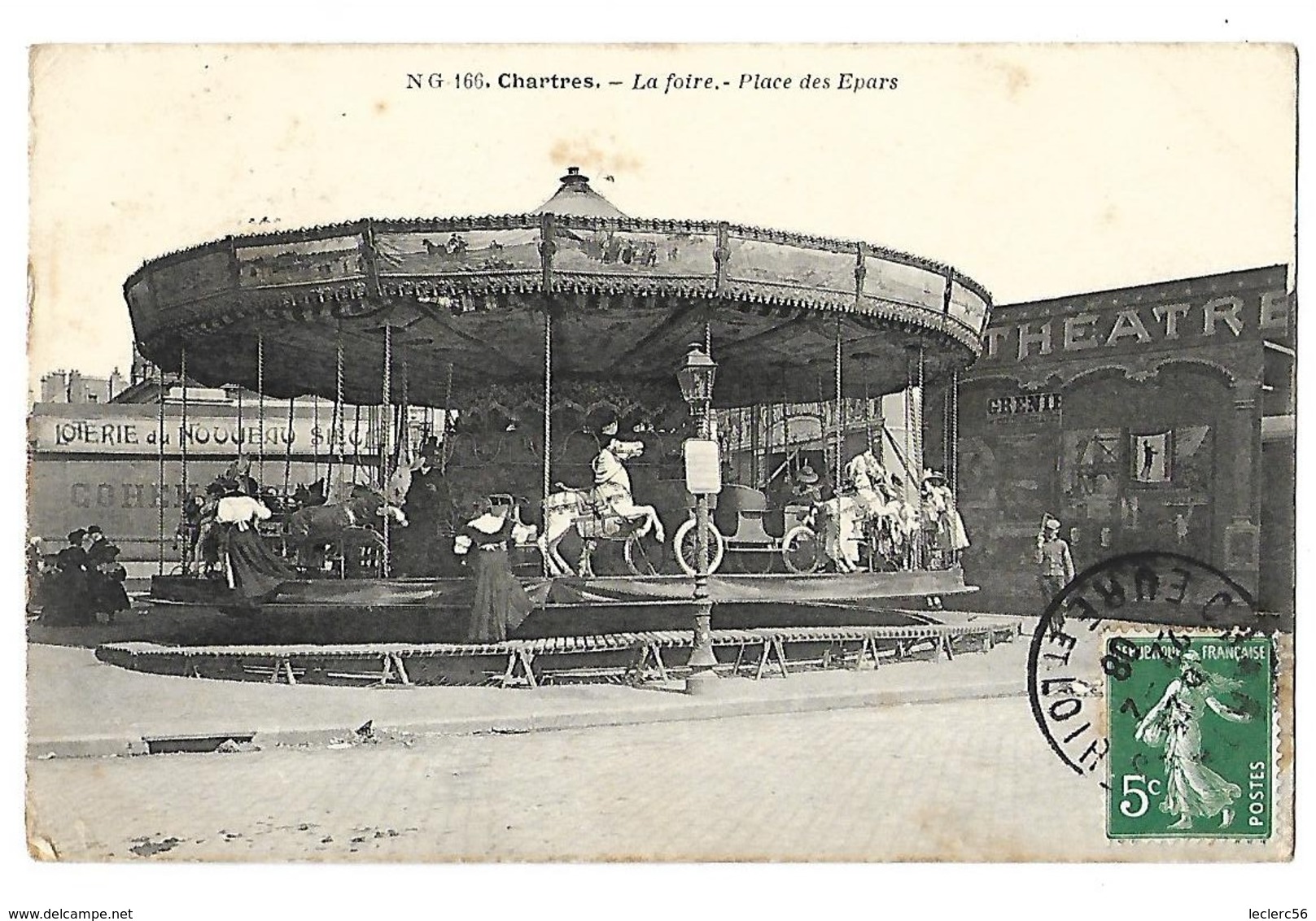 28 CHARTRES LA FOIRE PLACE DES EPARS MANEGE DES CHEVAUX DE BOIS LOTERIE ET THEATRE 1908 CPA 2 SCANS - Chartres