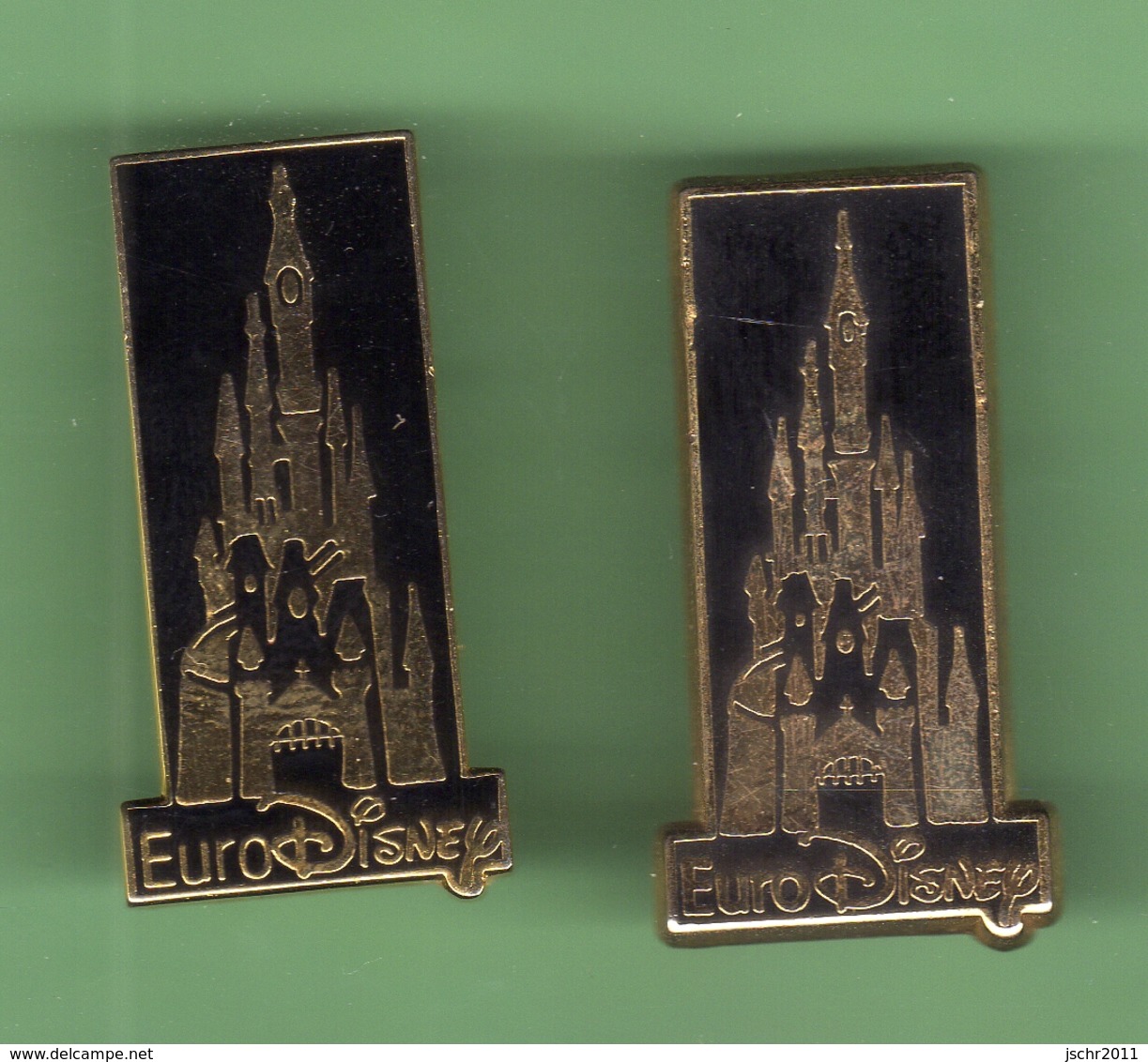 EURODISNEY *** CHATEAU *** Lot De 2 Pin's Differents ***  0088 - Disney