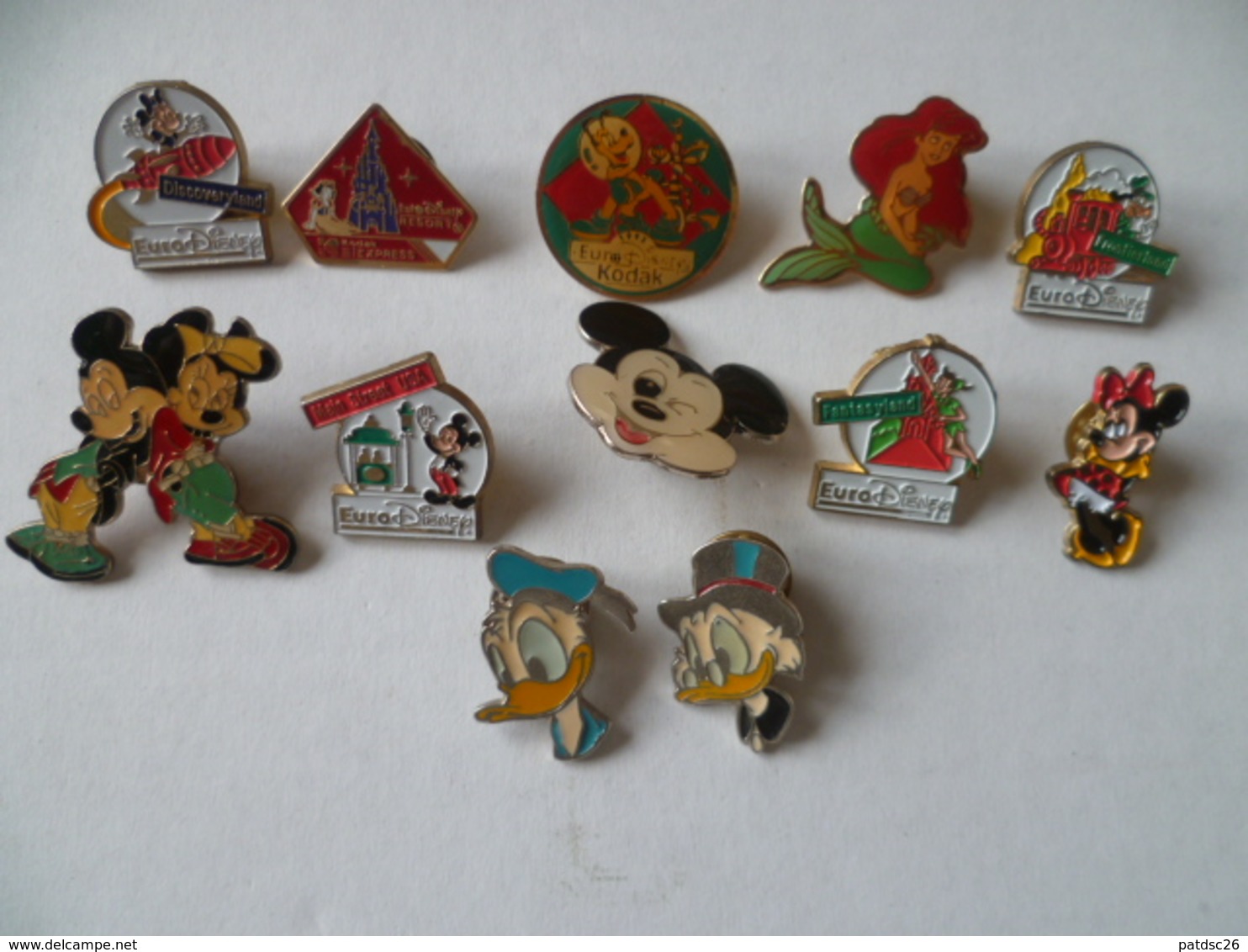 DISNEY    LOT DE 12 PIN'S - Disney