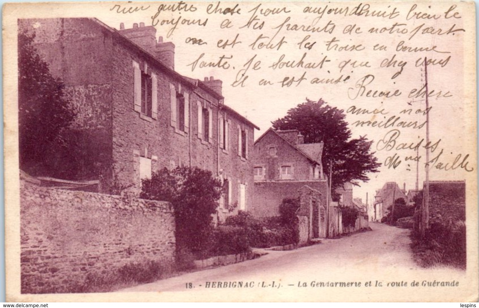 44 - HERBIGNAC -- La Gendarmerie  Et La Route De Guérande - Herbignac