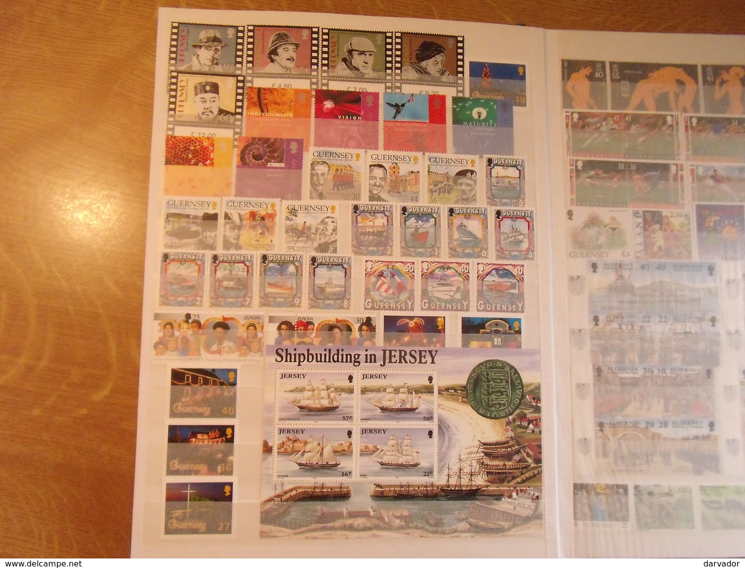 album Q / Collection  de timbres DIVERS MONDE dont blocs tous neuf ** MNH superbe