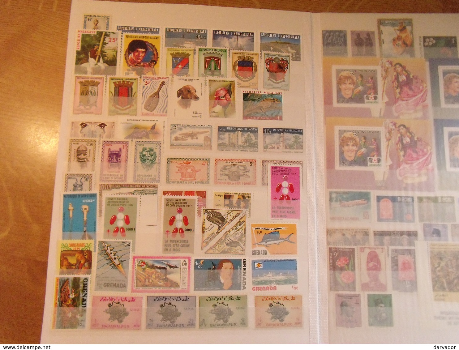 album Q / Collection  de timbres DIVERS MONDE dont blocs tous neuf ** MNH superbe