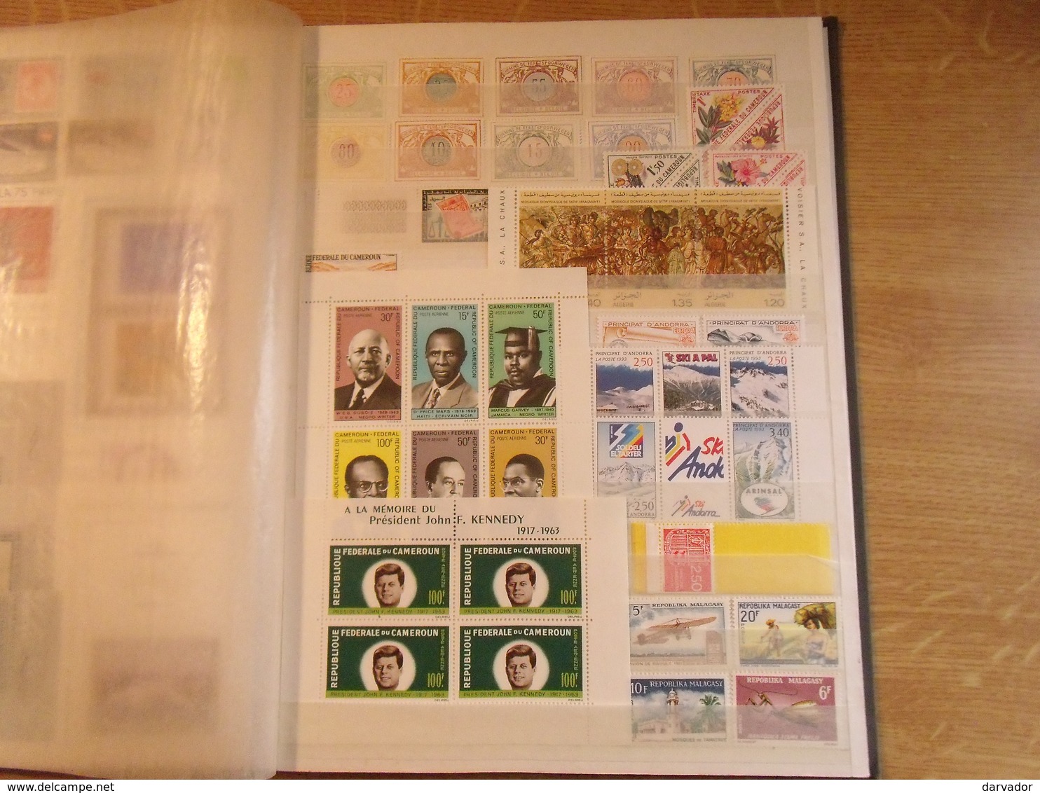 album O / Collection  de timbres DIVERS MONDE dont blocs , carnets tous neuf ** MNH superbe