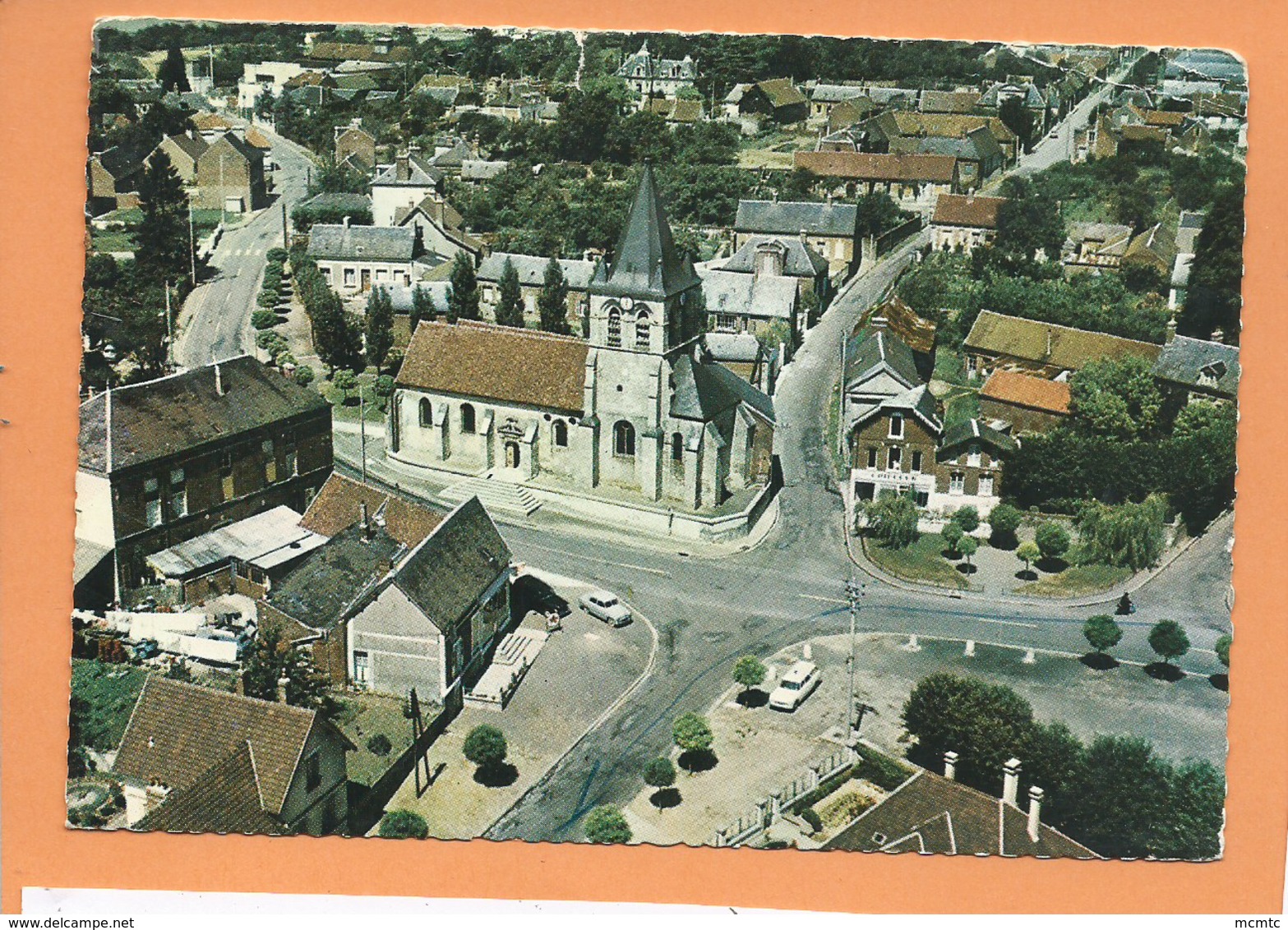 CPSM  Grand Format , Abîmée - Sainte Geneviève  -(Oise) - L'église - Sainte-Geneviève