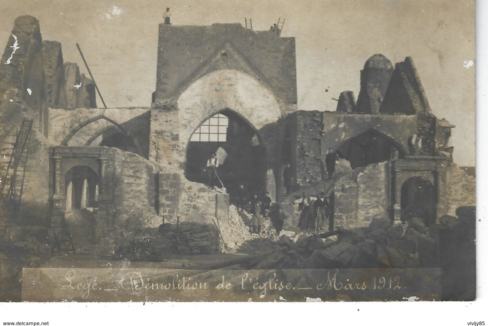 44 - LEGE - ( Historique ! ) Très Rare Carte Photo De La Démolition De L'Eglise ( à Mains Nues , Avec Des Pelles ! ) - Legé