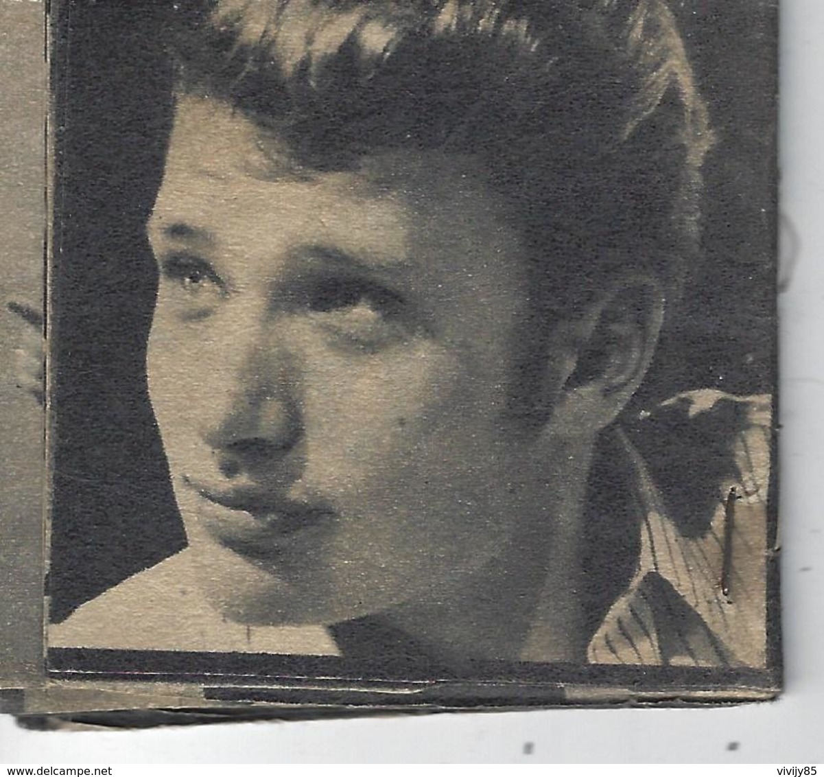 Petit Livret De + 40 Photo Anciennes De JOHNNY HALLYDAY - ( Format : 6.7 Cm X 6.5 Cm ) - Musique