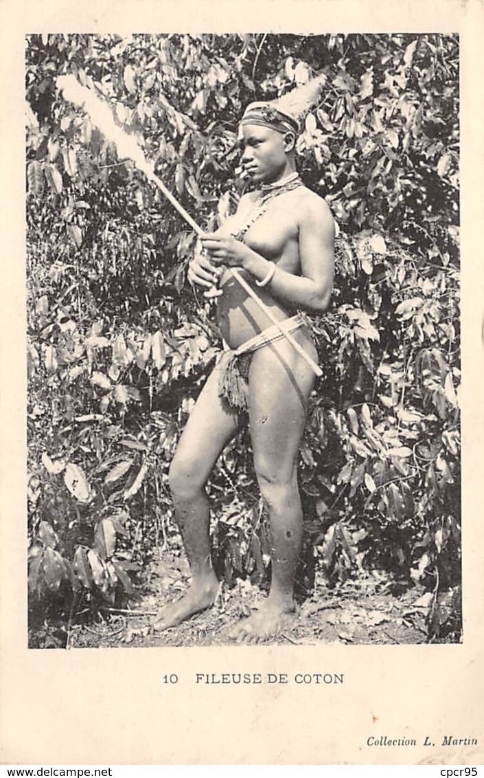 Centrafricaine . N° 51172 . Fileuse De Coton . Scarifications . Seins Nus - Centrafricaine (République)