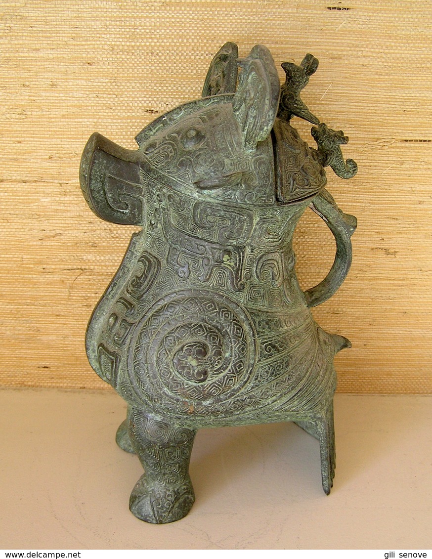 A Bronze Wine Vessel Zun In The Shape Of An Owl / China - Art Asiatique