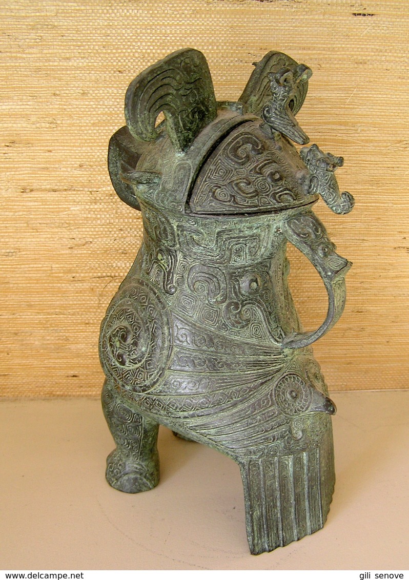 A Bronze Wine Vessel Zun in the Shape of an Owl / China