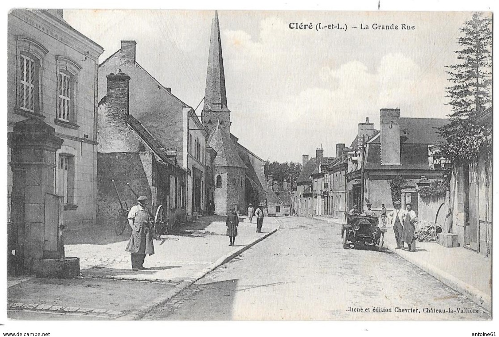 CLERE - La Grande Rue (voiture) - Cléré-les-Pins