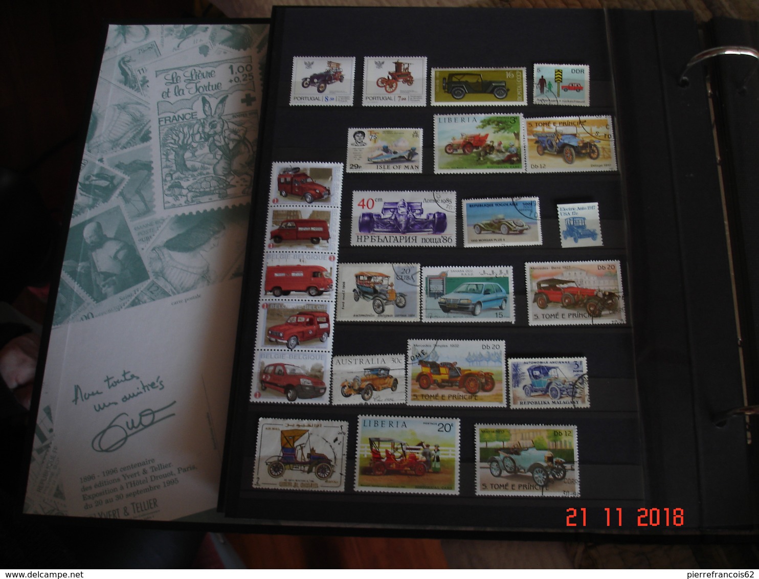 BEL ALBUM RENFERMANT UNE COLLECTION DE TIMBRES SUR LES VOITURES,VELOS,MOTOS DU MON DE