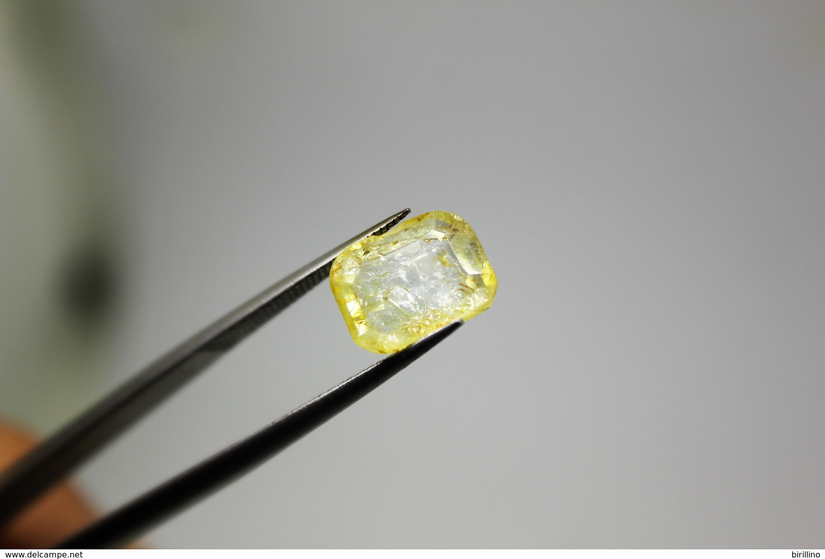 692 - Zaffiro giallo ct. 4.65 - Cushion Cut