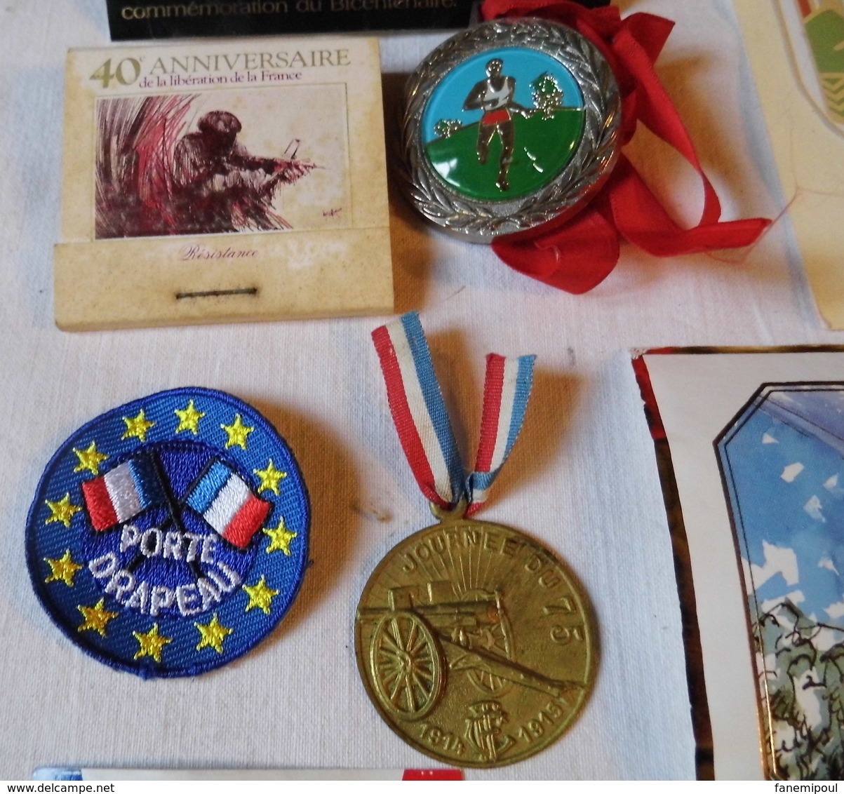 LOT: BRASSARD FFI+BOÎTE ALLUMETTES+ÉCUSSONS+ÉTIQUETTES DIVERSES+MÉDAILLE SPORTIVE - Equipement