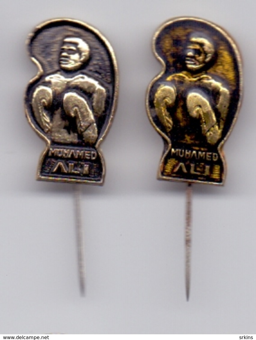 2 Different Boxing Pin MUHAMMAD ALI CASSIUS CLAY - Yugoslavia Edition - Habillement, Souvenirs & Autres